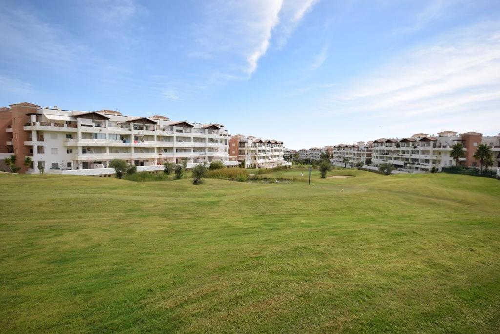 El Pensador, Luxe Aan Golfbaan Benalmadena